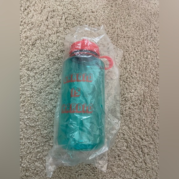 Francescas Turquoise Easy Sip Hydration Bottle Cardio is Hardio Water 34 Oz. - Picture 7 of 8
